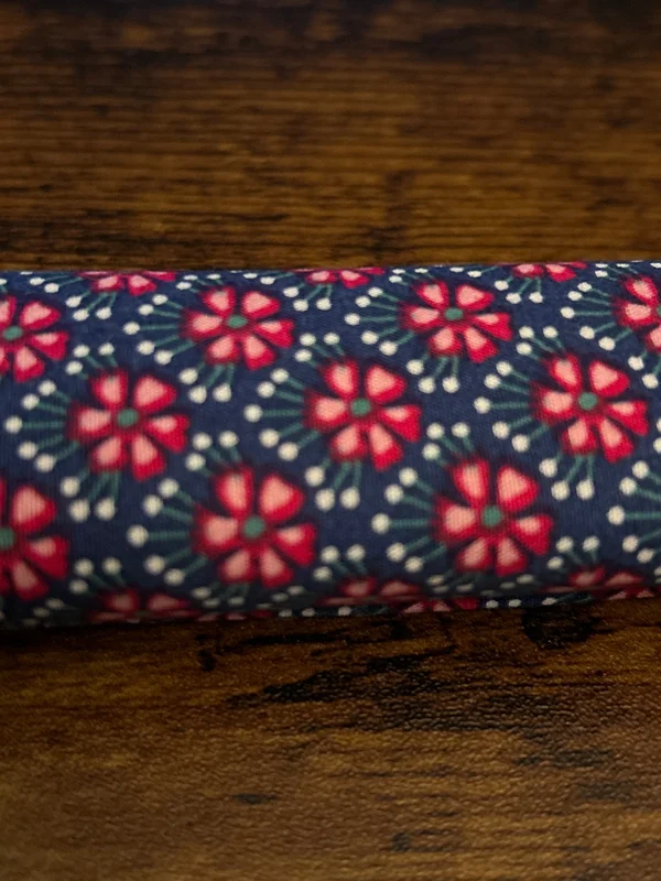 FRENCH FAT QUARTER: Floral Diamonds Navy