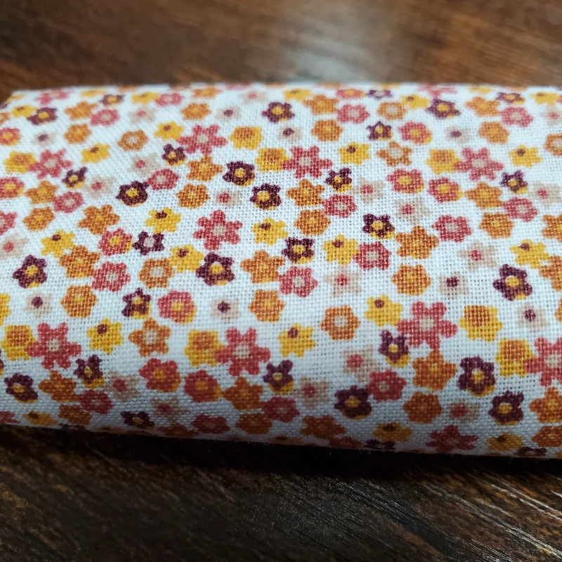 FRENCH FAT QUARTER: Tiny Flowers Orange