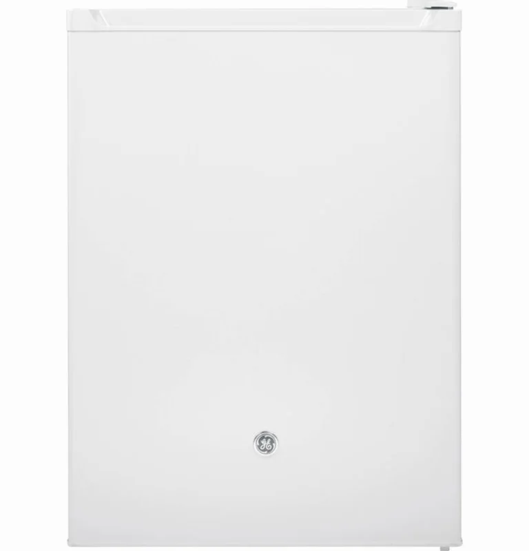 GE - 23.625 Inch 5.6 cu. ft Mini Fridge Refrigerator in White - GCE06GGHWW White
