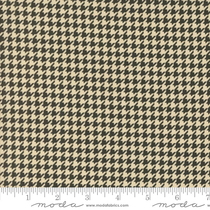 HOME SWEET HAUNT: Hounds Tooth-Bone (1/4 Yard)