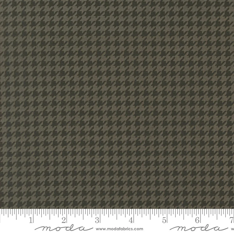 HOME SWEET HAUNT: Hounds Tooth-Charcoal (1/4 Yard)