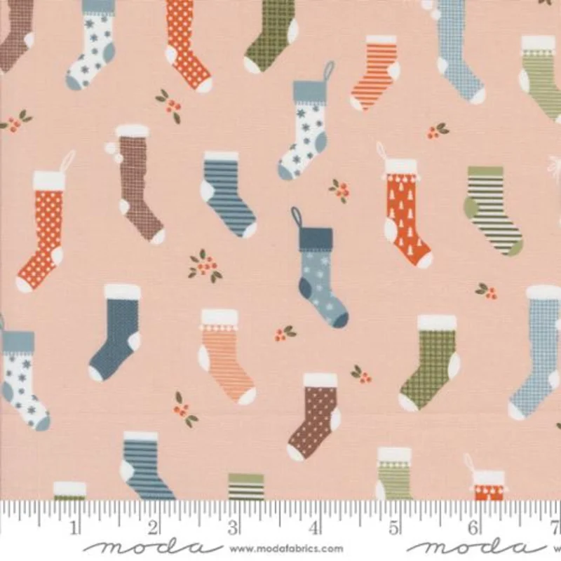 PURRFECT CHRISTMAS: Christmas Stockings-Bubblegum (1/4 Yard)