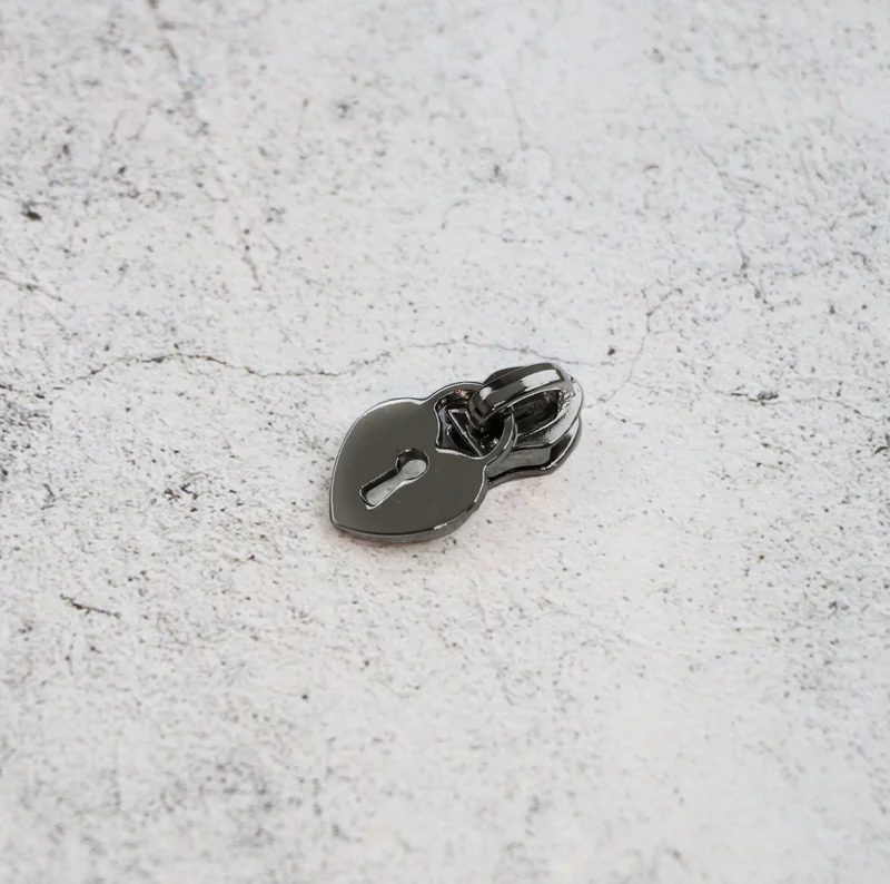 Sallie Tomato: Heart Padlock Zipper Pull-Gunmetal