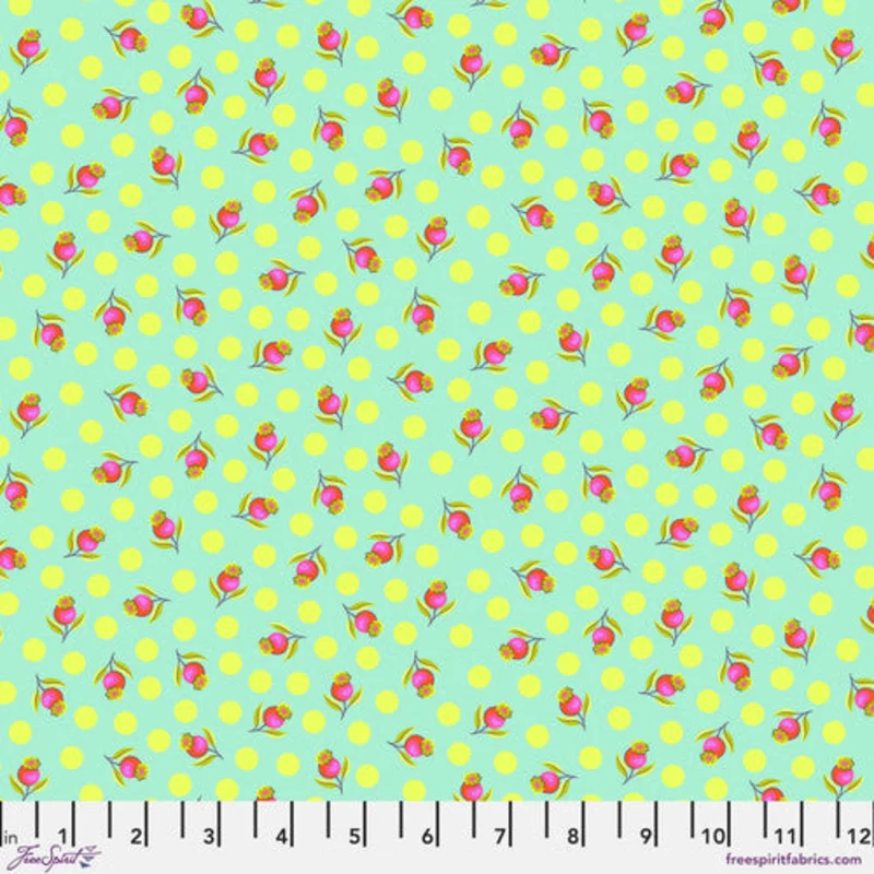 Tula Pink UNTAMED: Impending Bloom-Moonbeam (1/4 Yard)